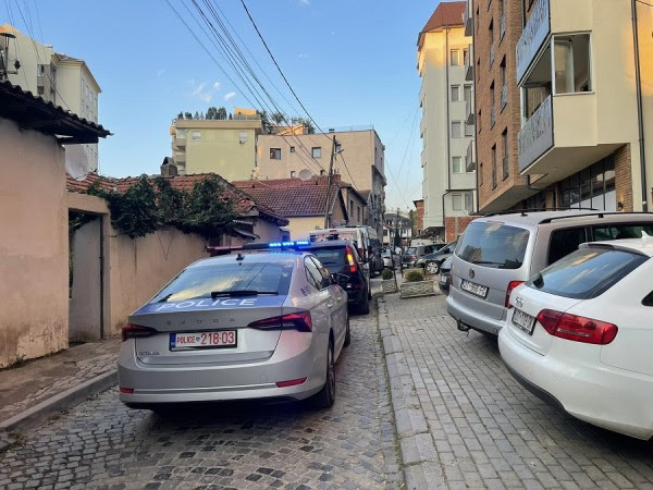 Prishtinë, gjendet pa shenja jete një person në rrugën “Bajram Kelmendi”