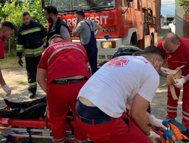Ra në një bunar në Suharekë, burri shpëtohet nga zjarrfikësit