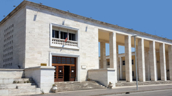 Mbyllja e Akademisë së Studimeve Albanologjike – ndërhyrje e politikës në institucione shkencore