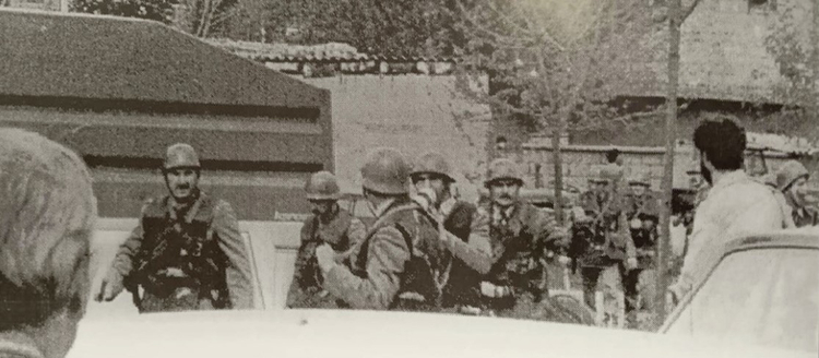 Shtetrrethimi pas demonstratave, Prishtinë më 1981 (Foto: Ilaz Bylykbashi)