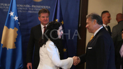Osmani takohet me Escobarin e Lajçakun