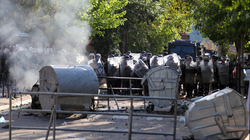 Kurti: Grupet e dhunshme në veri përdorën granata e shok-bomba që u sollën nga Serbia
