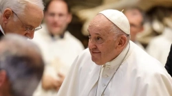 Papa i nënshtrohet operacionit