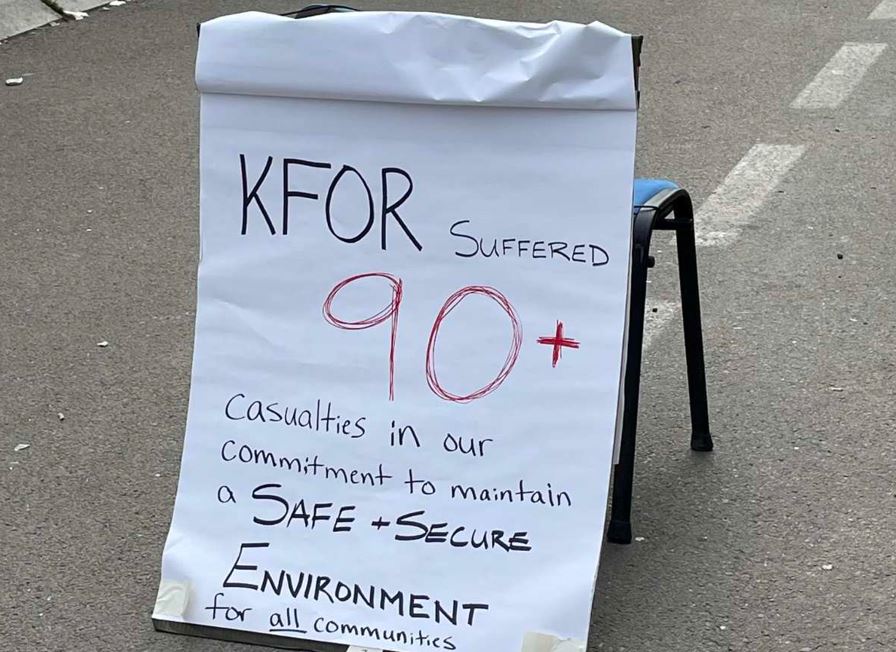 “90+ viktima”, KFOR-i me mesazh para protestuesve në Zveçan