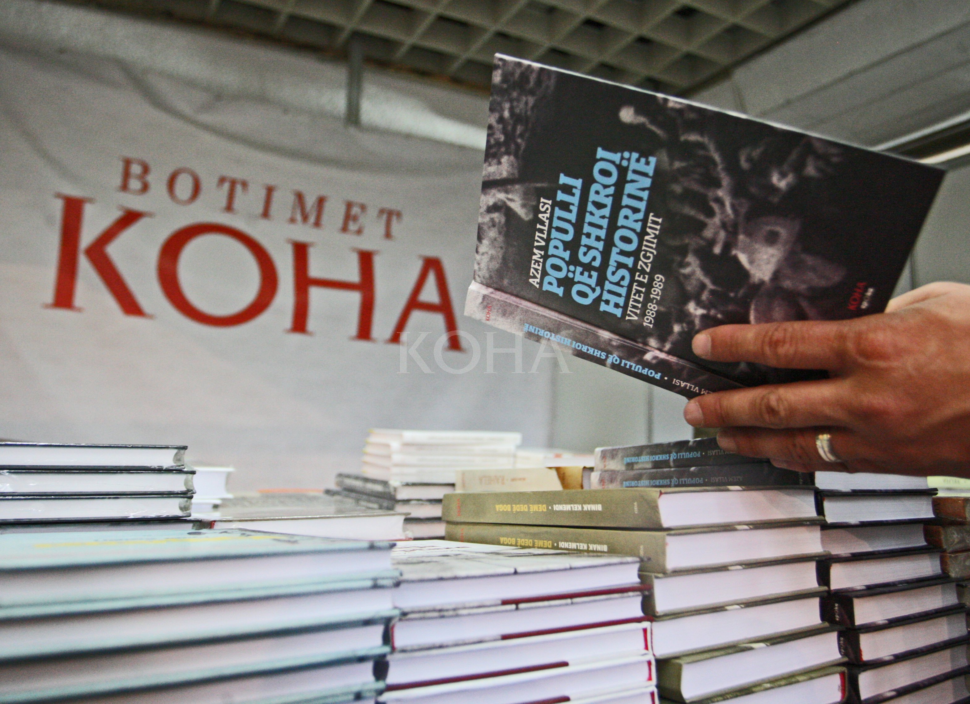 Në libër përmenden shumë emra, të cilët për fat të keq nuk kanë lënë gjurmë të shkruara në formë publikimi, e me të cilat mbase edhe do të kompletohej pasqyra e gjithë asaj periudhe shikuar nga shumë pikëvështrime (Foto: Driton Paçarada)