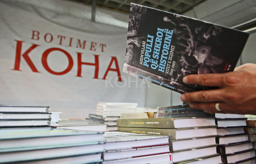 Në libër përmenden shumë emra, të cilët për fat të keq nuk kanë lënë gjurmë të shkruara në formë publikimi, e me të cilat mbase edhe do të kompletohej pasqyra e gjithë asaj periudhe shikuar nga shumë pikëvështrime (Foto: Driton Paçarada)