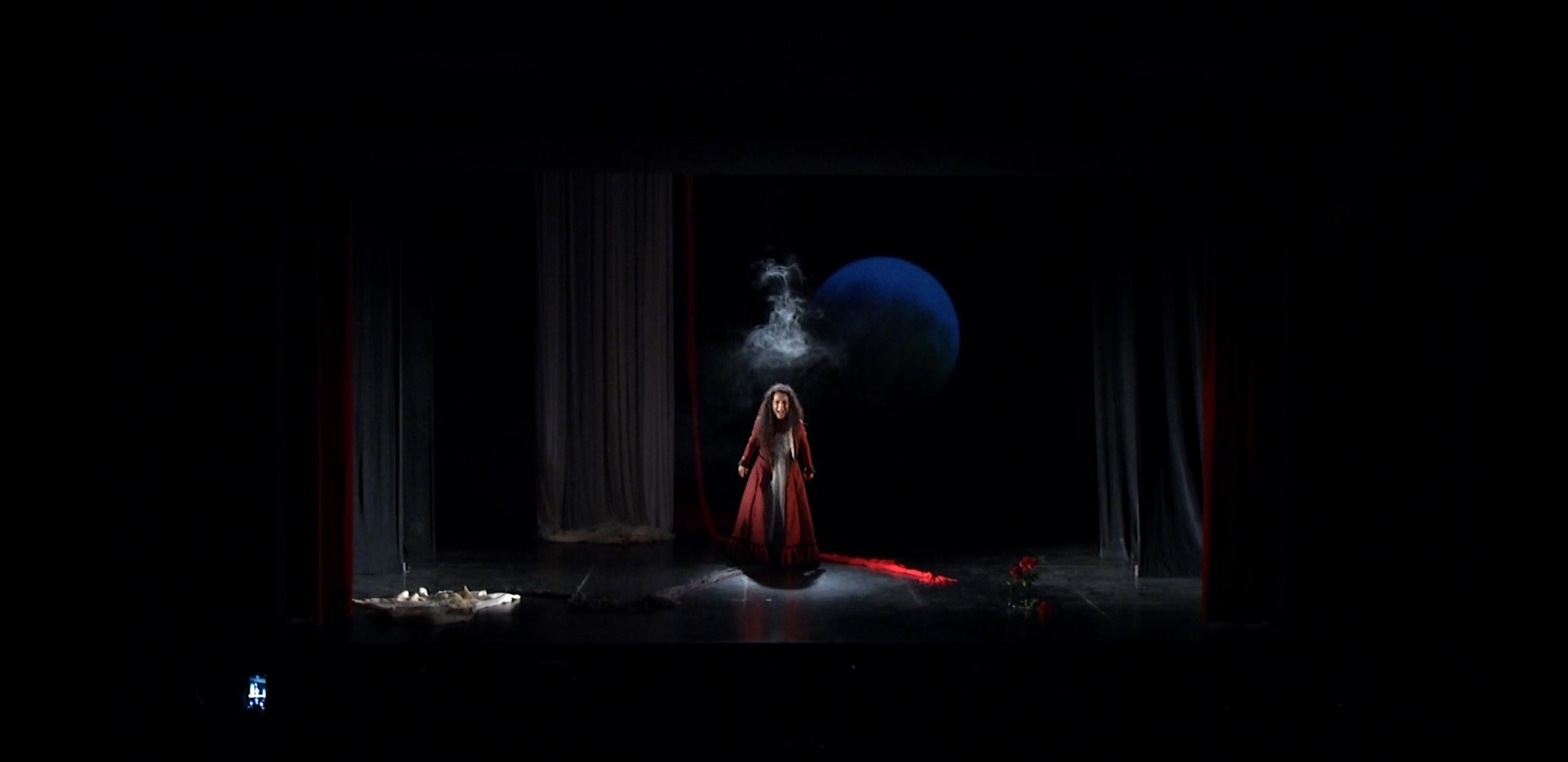 Maria Vidal në shfaqjen “Bodas de Sangre”, bazuar në dramën e shkrimtarit dhe regjisorit spanjoll, Federico Garcia Lorcas, në teatrin “Dodona”, në festivalin “MonoAkt”