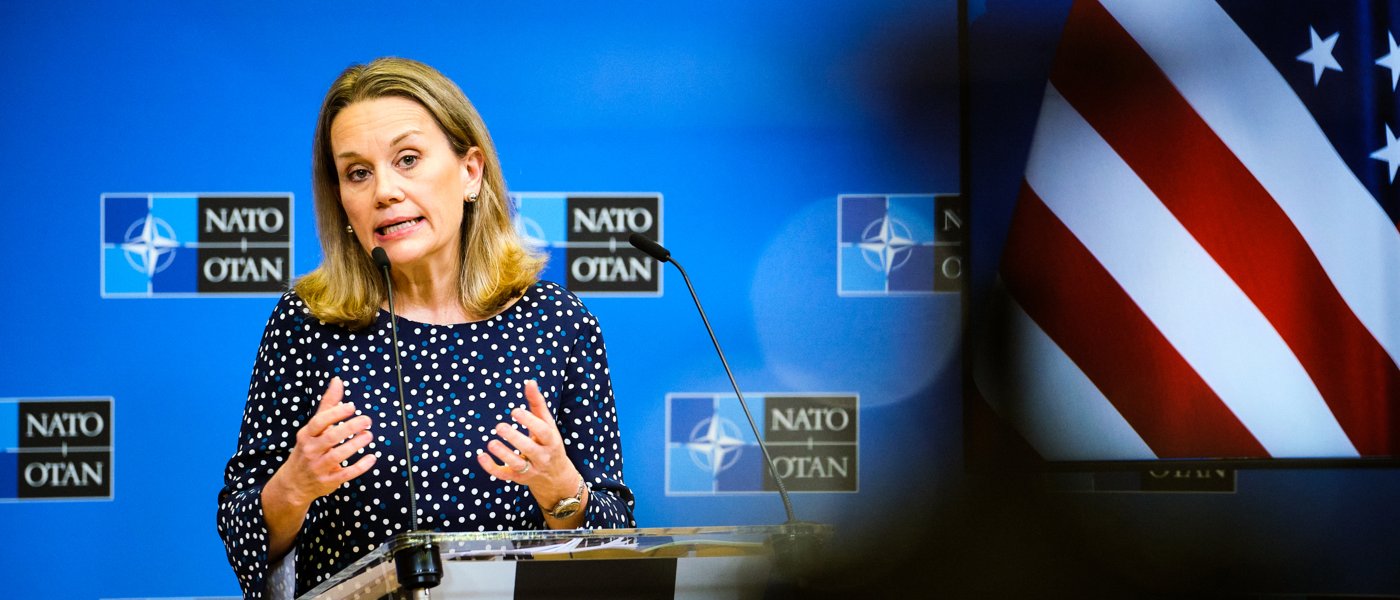 Ambasadorja e SHBA-së në NATO flet për veriun: Po e monitorojmë situatën, kërkojmë shtensionim