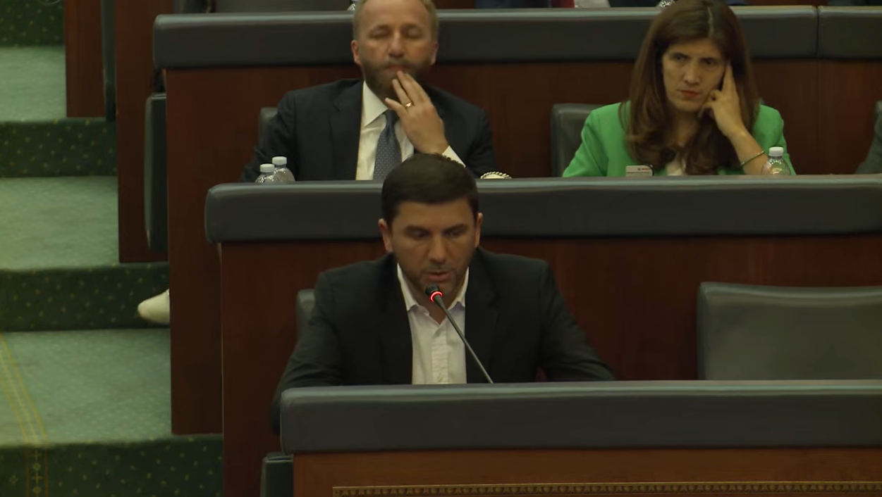 Krasniqi: Qeveria Kurti ka futur duar edhe në sofrat e qytetarëve