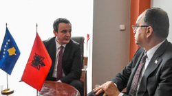 Kurti e Begaj diskutojnë për “marrëdhëniet e veçanta” ndërmjet dy republikave