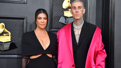Mes koncertit, Kourtney Kardashian i tregon partnerit se është shtatzënë