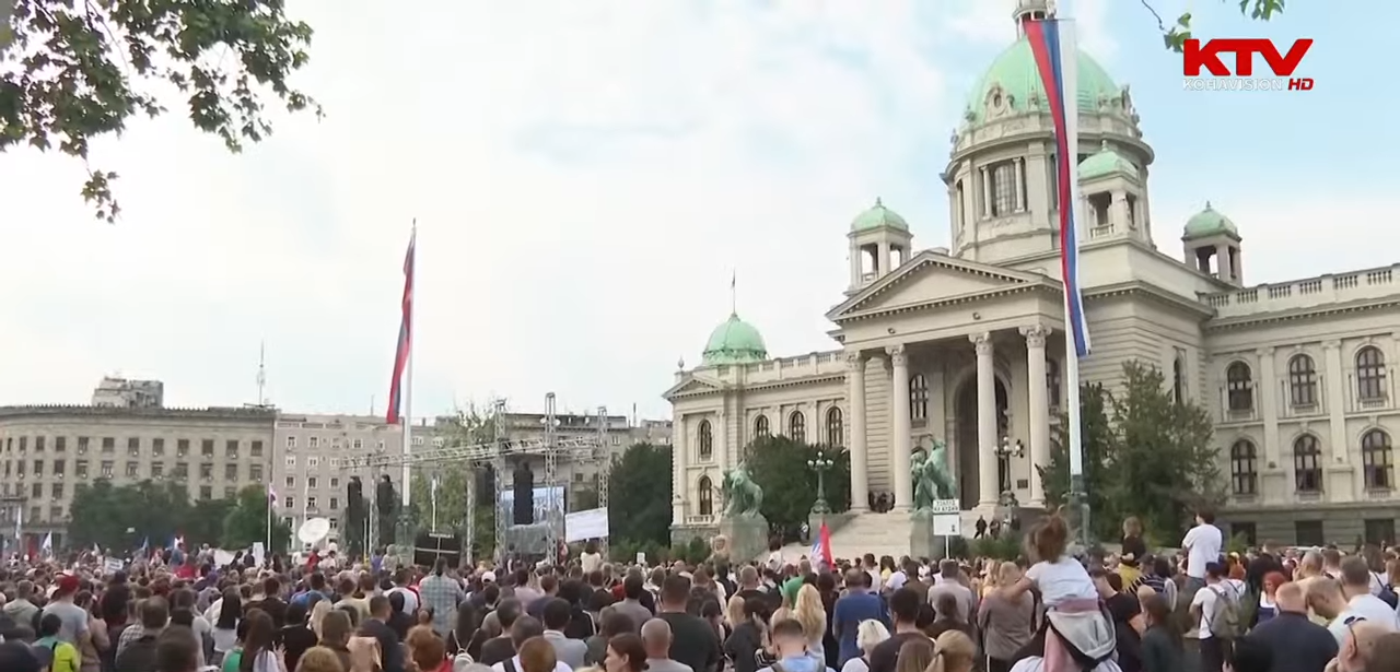 Продолжуваат протестите во Србија против авторитарниот претседател