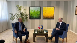 Bislimi dhe ambasadori i Çekisë diskutojnë për situatën në veri