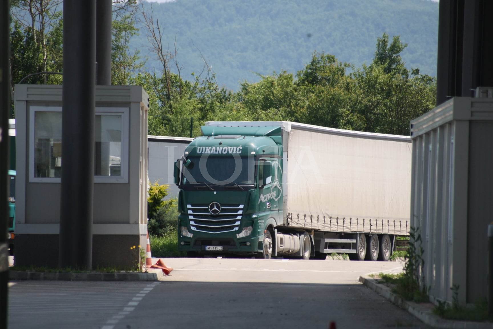 Oda Ekonomike e Serbisë: Të dyja palët po pësojnë për shkak të bllokadave në kufi