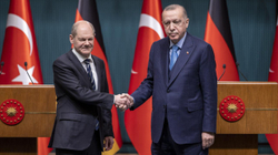 Scholzi i kërkon Erdoganit ta lejojë Suedinë në NATO