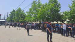 Serbët protestojnë edhe sot në Graçanicë