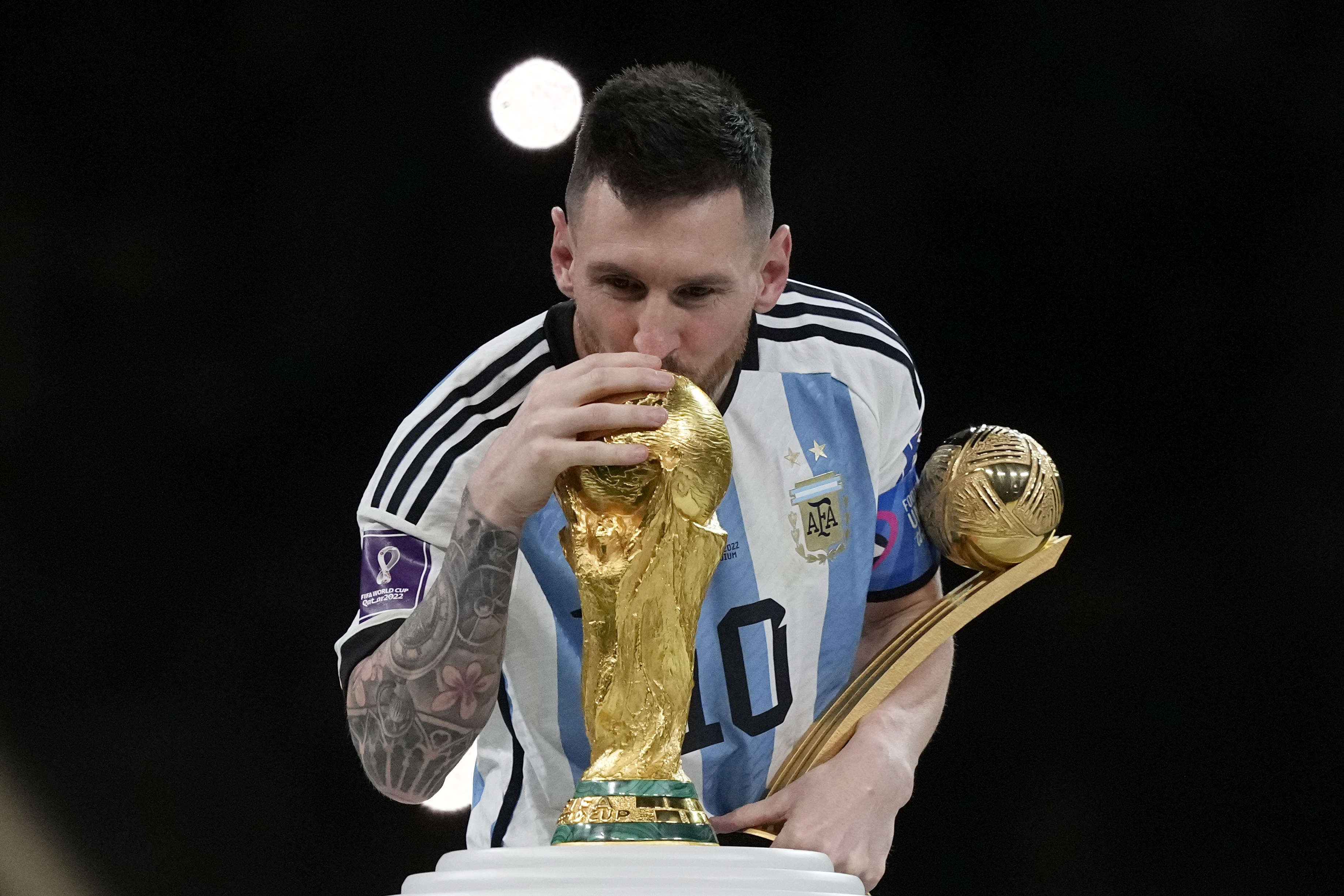 Messi mburret me karrierën, flet për raportet me tifozët parisienë