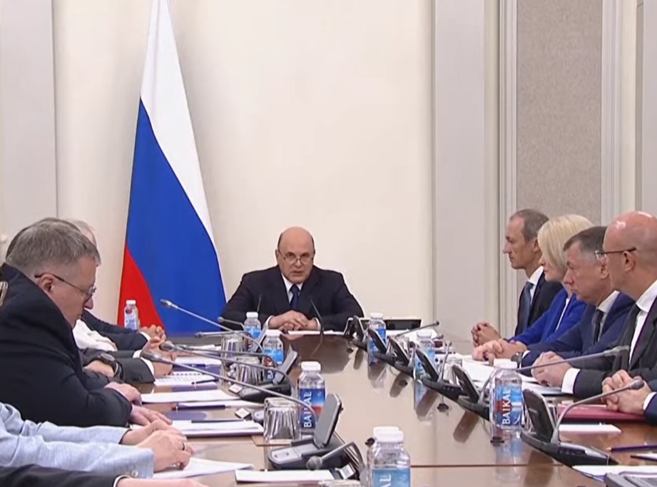 Kryeministri rus bën thirrje që Rusia ta përkrahë Putinin