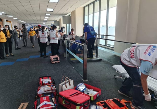 Gruas i amputohet këmba pasi ngeci në shkallët lëvizëse të aeroportit