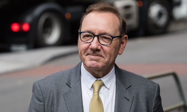 Kevin Spacey quhet “ngacmues seksual” për pretendimet se abuzoi katër burra