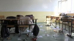 Stafi teknik i shkollave në grevë – klasat mbushen bërllok