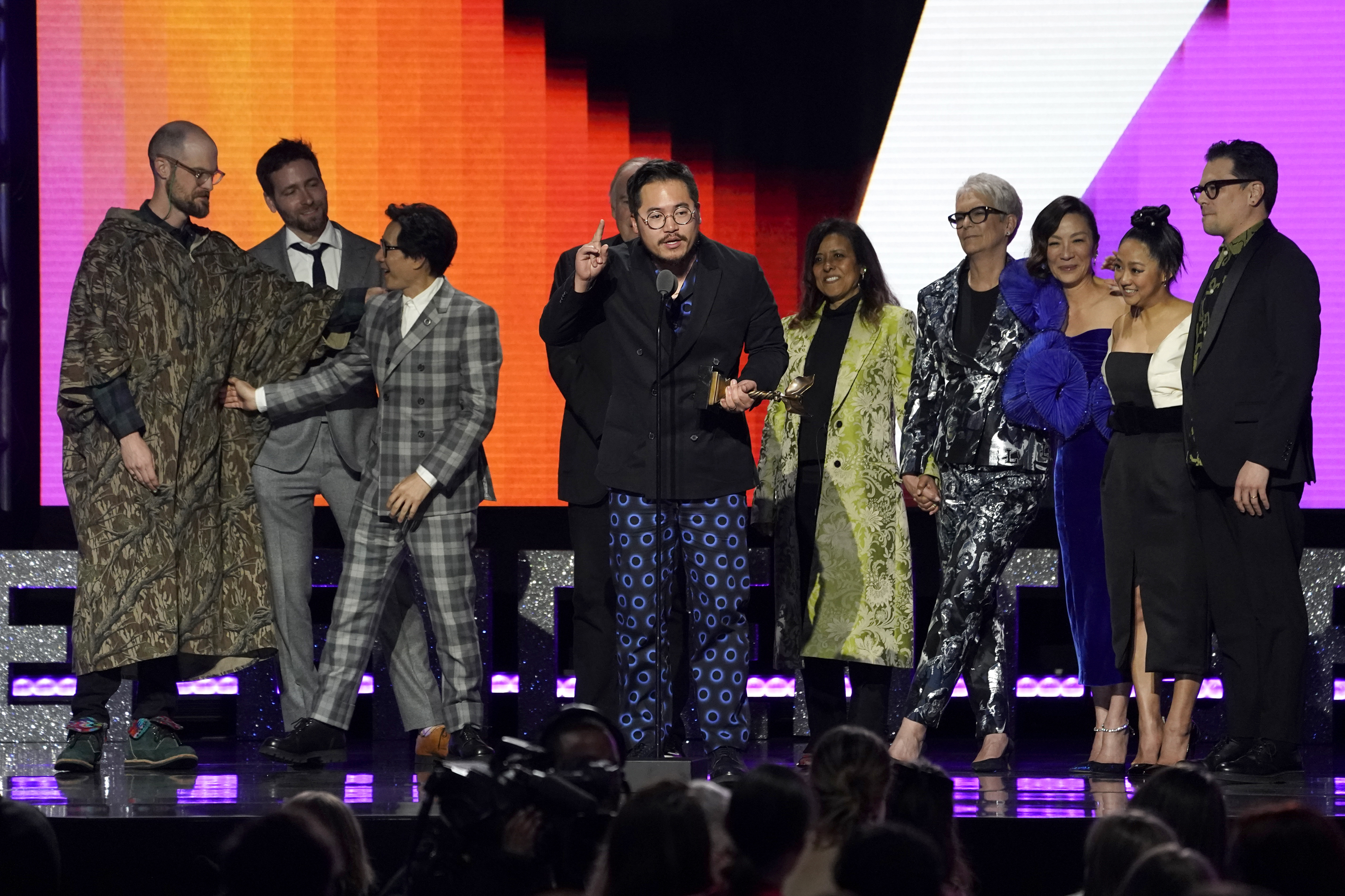 “Everything Everywhere All at Once” dominon në “Independent Spirit Awards”