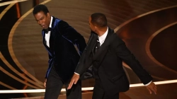Chris Rock bën shaka për shuplakën që mori nga Will Smithi: Ende më dhemb