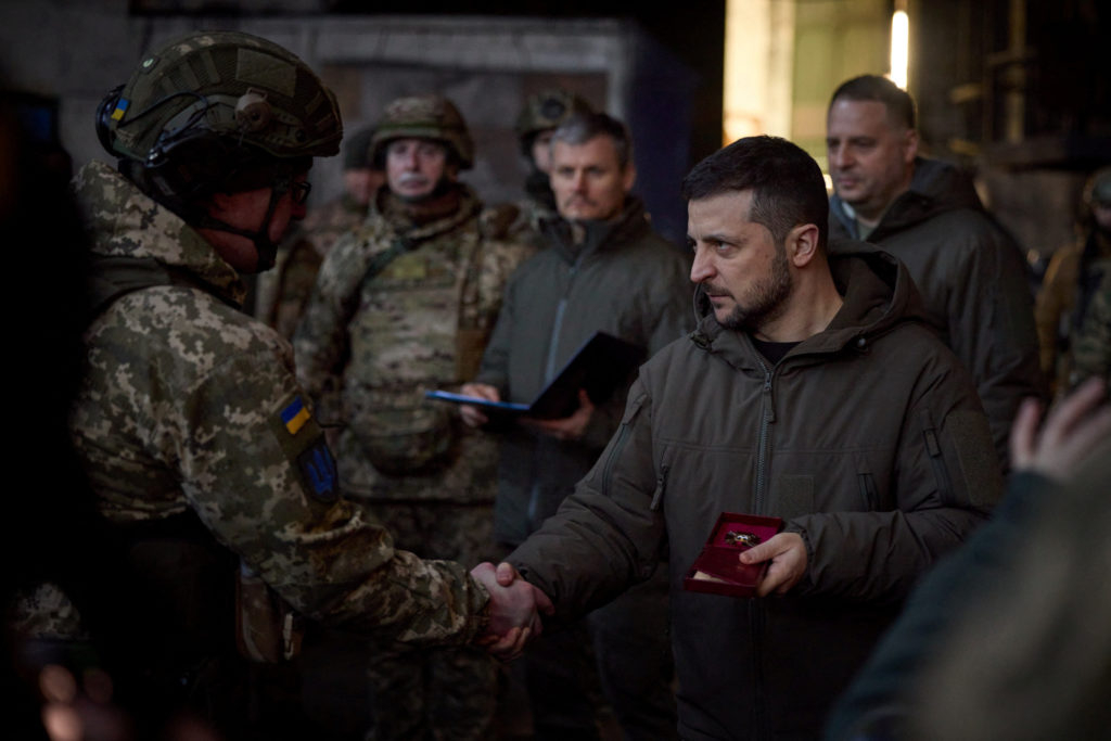 Top Ukrainian commander ignores Zelensky's request to resign - KOHA.net