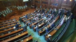 Pushteti mezi siguroi kuorumin, shqyrtoi 23 pika pa opozitën