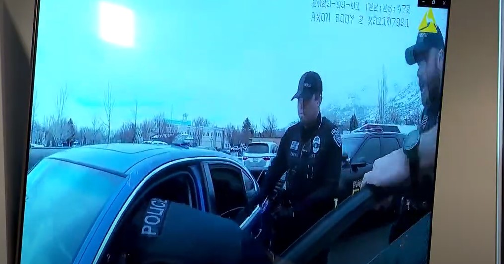 Dalin pamjet e momentit kur pesë policë në Utah shtien me armë në drejtim të të dyshuarit