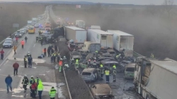 42 automjete përfshihen në një aksident në Hungari