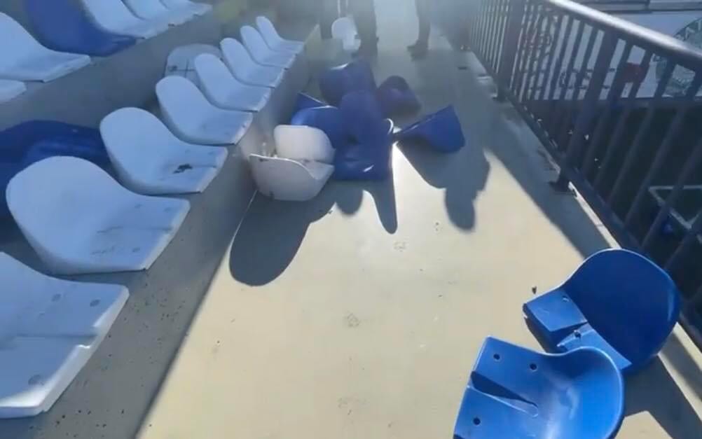 Kthehet dhuna në futboll, fluturojnë karriget në stadiumin e Podujevës