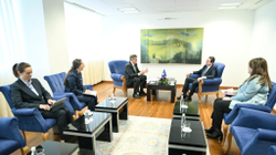 Kurti dhe shefi i EULEX-it bisedojnë për sigurinë në Kosovë
