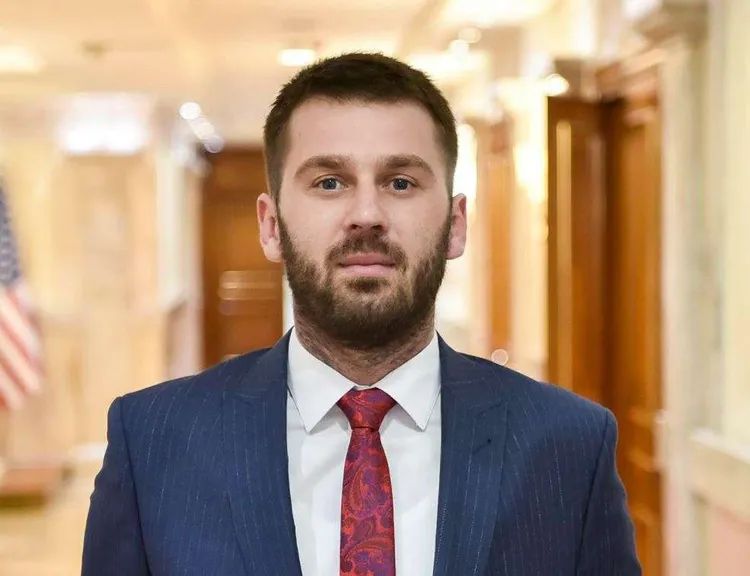 Kërçeli  Shala s do bashkëpunim me ne  kërkon votën tonë për nënkryetar