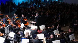 Filharmonia dhe loja në piano e violinë drejt magjisë së Rexho Mulliqit
