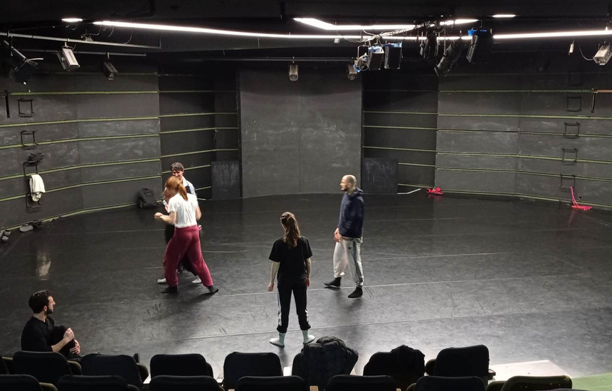 Balerinët e Baletit Kombëtar të Kosovës gjatë provave për “Time”