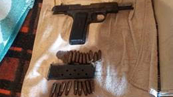Policia gjen armë e municion në një shtëpi në Zubin-Potok, arrestohet një person