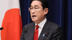 Kryeministri japonez shkon në Ukrainë derisa presidenti kinez po qëndron në Rusi