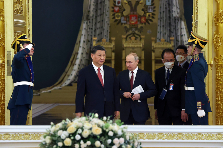Vizita e Xisë në Moskë u portretizua në Kinë si pjesë e një nisme të guximshme për të krijuar një rend të ri botëror dhe Xi të martën e ftoi Putinin ta vizitojë Kinën më vonë këtë vit