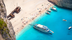 Një nga plazhet më të bukura në botë nuk do të jetë i hapur për turistët këtë vit