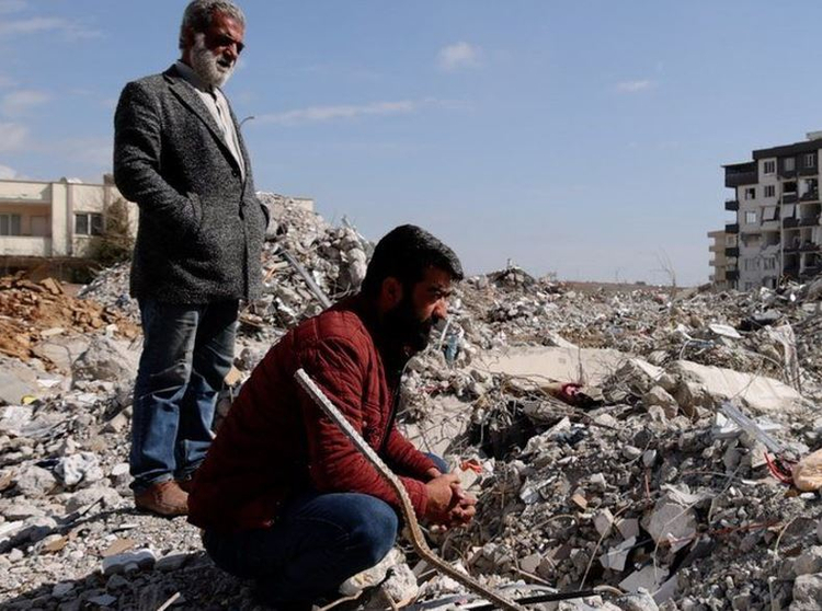 Orhan Kosker nuk ka mundur të gjejë një gjurmë të dy nipave të zhdukur në rrënojat në Gaziantep