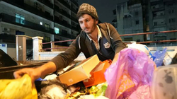 Refugjatët sirianë sigurojnë bukën nga mbeturinat