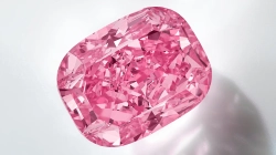 Diamanti super i rrallë rozë pritet të shitet për mbi 35 milionë dollarë