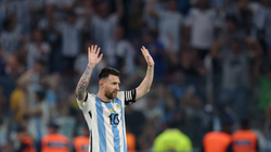 Messi kalon shifrën e 100 golave me Argjentinën