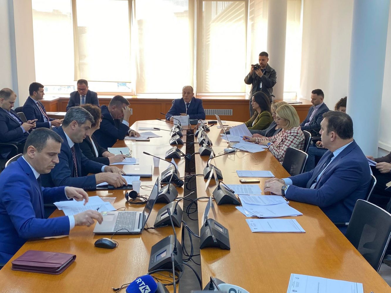 Përplasje në Komisionin për Ekonomi mes deputetëve dhe Bordit të ZRRE-së