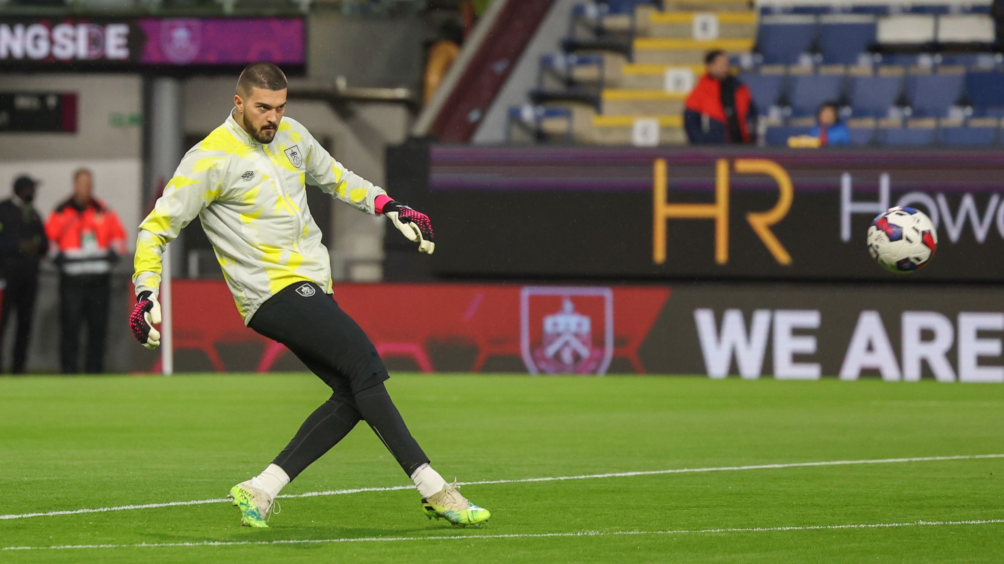 Muriq me Burnleyn, tetë pikë larg rikthimit në Premier League