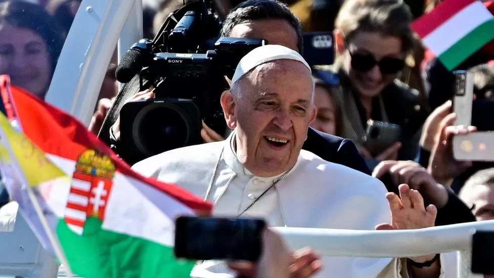 Papa Françesku u kërkon hungarezëve t'i hapin dyert për emigrantët