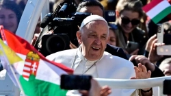Papa Françesku u kërkon hungarezëve t'i hapin dyert për emigrantët