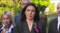 Vujiçiq: Kurti e Bislimi na thumbonin gjatë prezantimit të draft-statutit