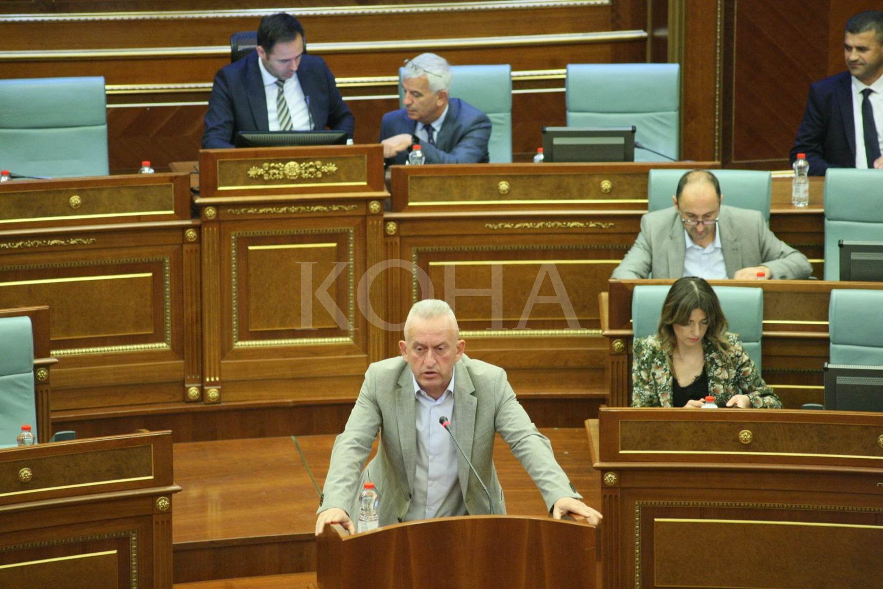 Qalaj akuzon Sveçlën: I ka mbajt 12 orë në takim shefat e hetimeve, është frikësuese